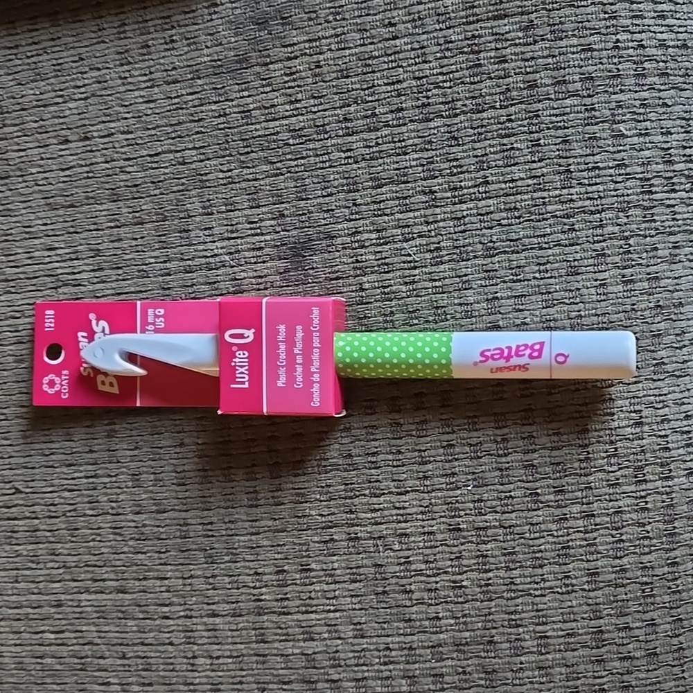 Susan Bates Luxite Plastic Crochet Hook-Size Q/16Mm